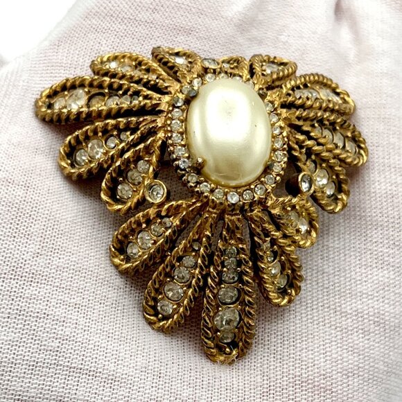 JUDITH GREEN Vintage 1960s Gold Tone Modernist Brooch Pin Rhinestones Oval Pearl - Picture 4 of 8